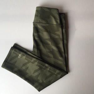 Alo Yoga Capri-Jungle Houndstooth